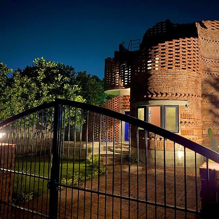 Pool Villa-House Of The Dancing Cactus Пондичери Екстериор снимка