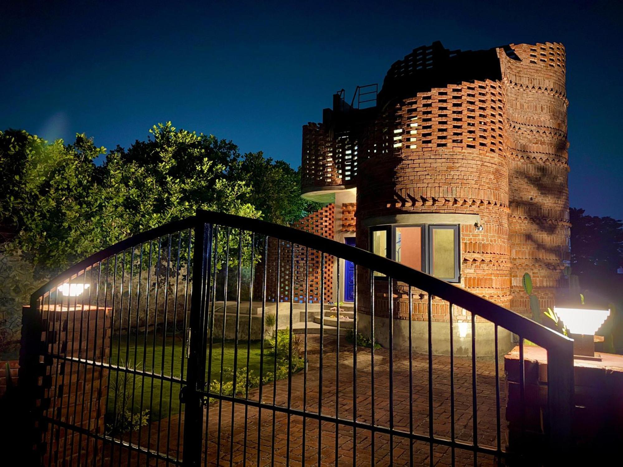 Pool Villa-House Of The Dancing Cactus Пондичери Екстериор снимка